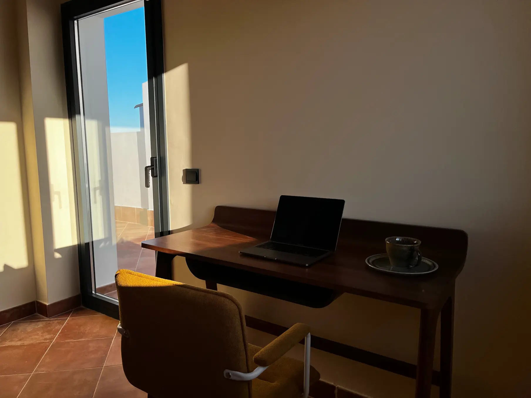 Adaptable Bedroom Desk